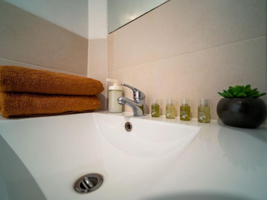 Appartement Tout Equipe 4 Couchages Belle De Mai Marseille Kültér fotó
